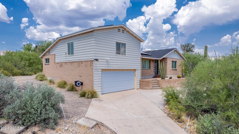 14 - 4980 Hillcrest