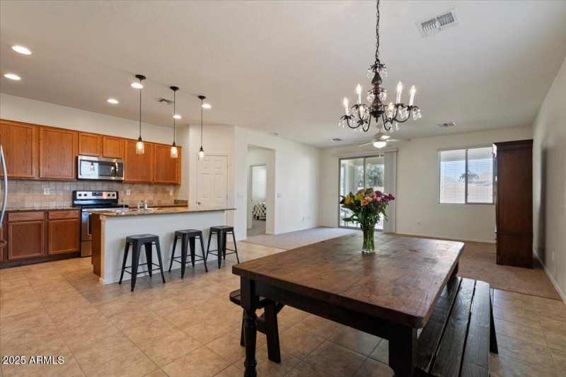 Eat-in Kitchen