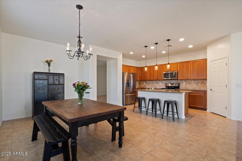 Eat-in Kitchen