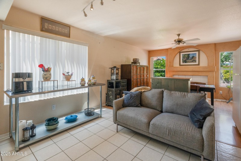 3224 E Sierra St-4