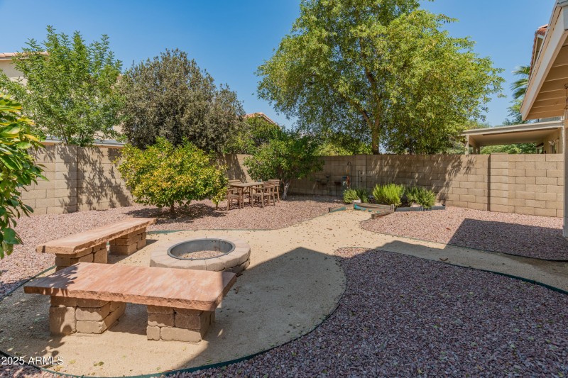3224 E Sierra St-32