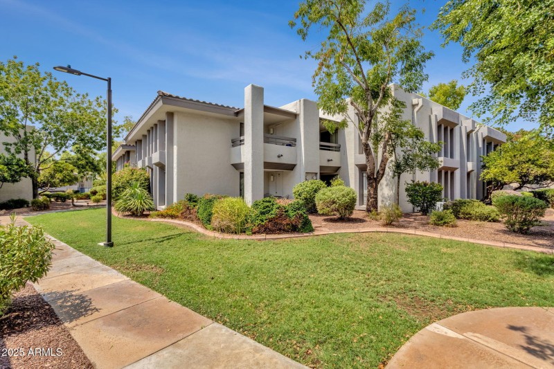 1-web-or-mls-5217-n-24th-st-108