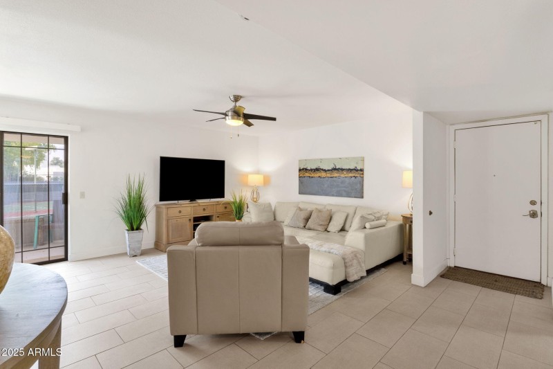 11-web-or-mls-5217-n-24th-st-108