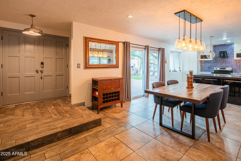 Foyer/Dining Area
