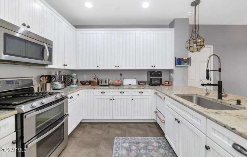 2898 S Hansen Dr-large-015-027-2898 S Ha