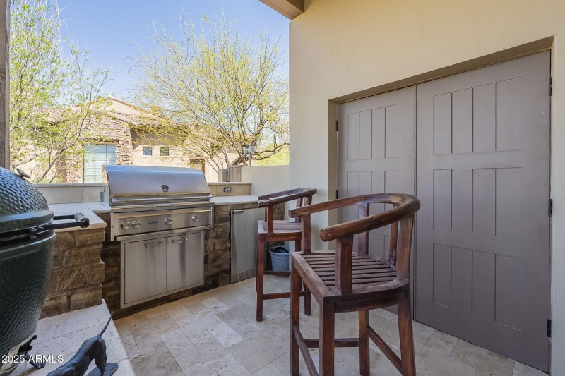 Outdoor Kitchen