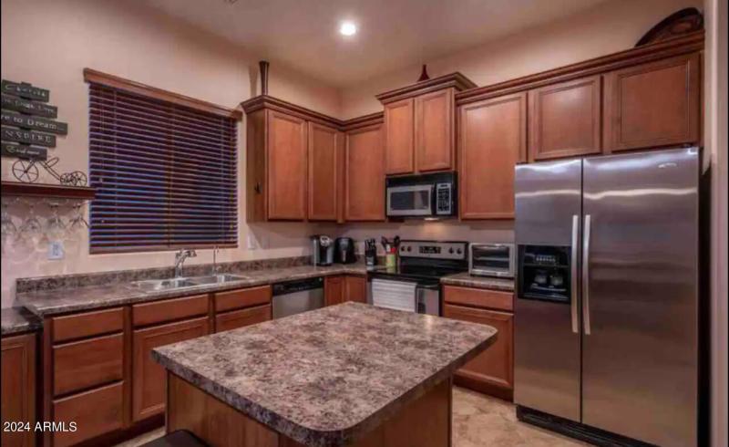 19 - 11060 W Jefferson St