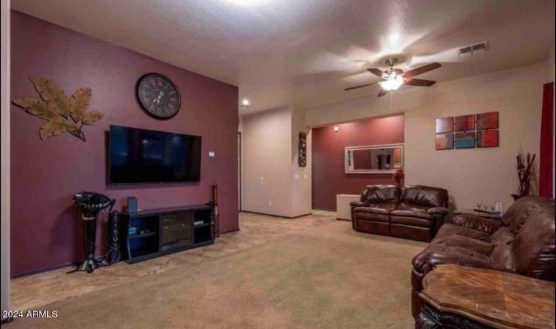 27 - 11060 W Jefferson St