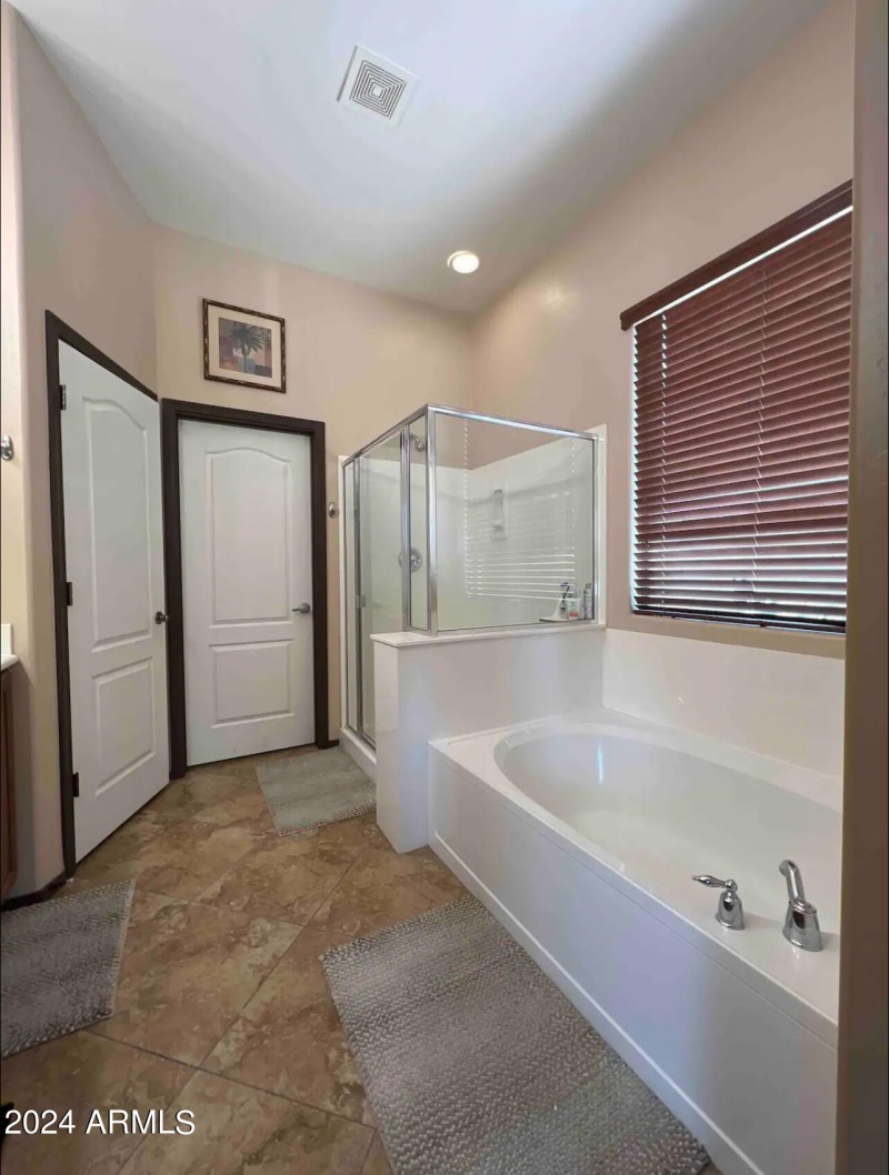 11 - 11060 W Jefferson St