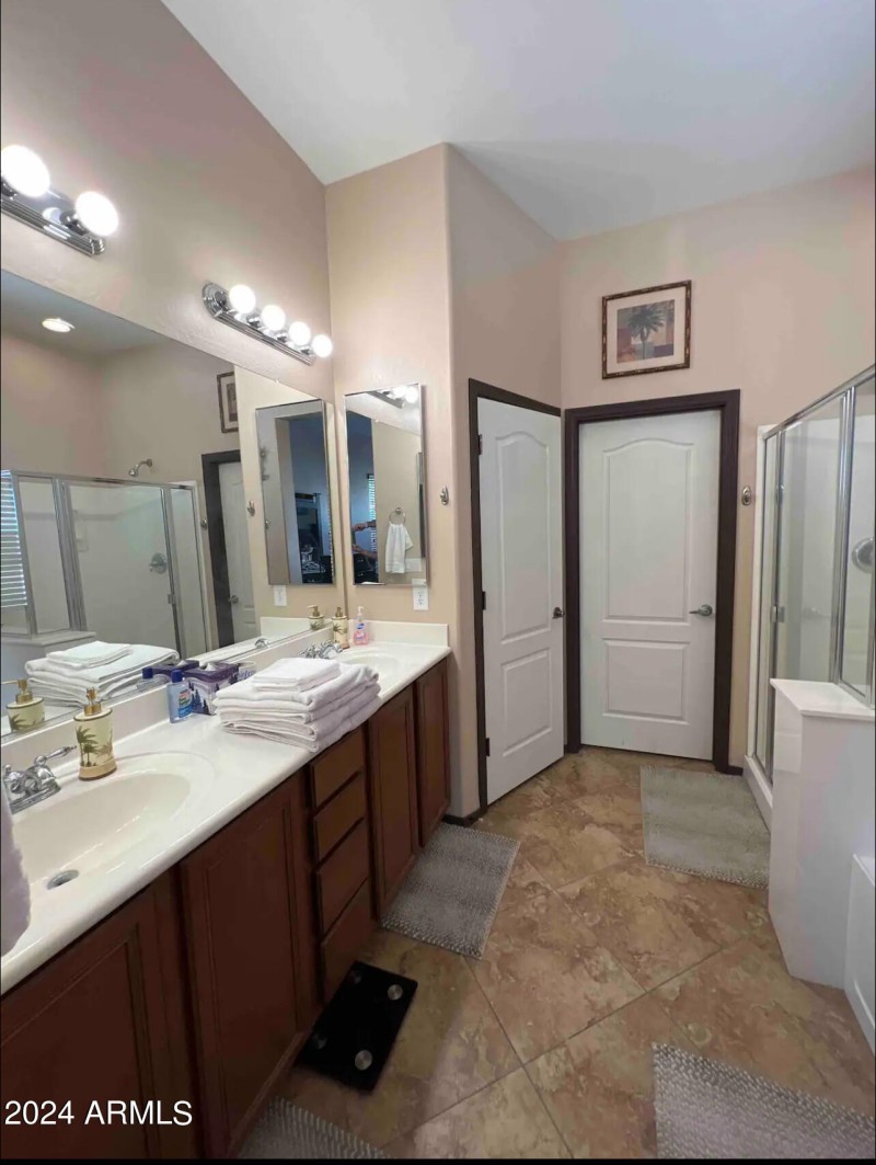 14 - 11060 W Jefferson St