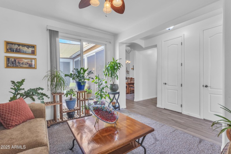 Living Room/Den