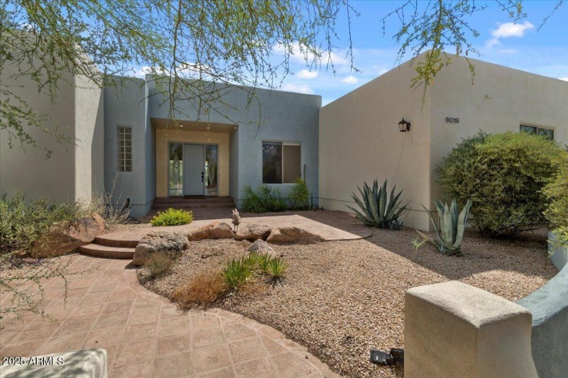 09-Front walkway