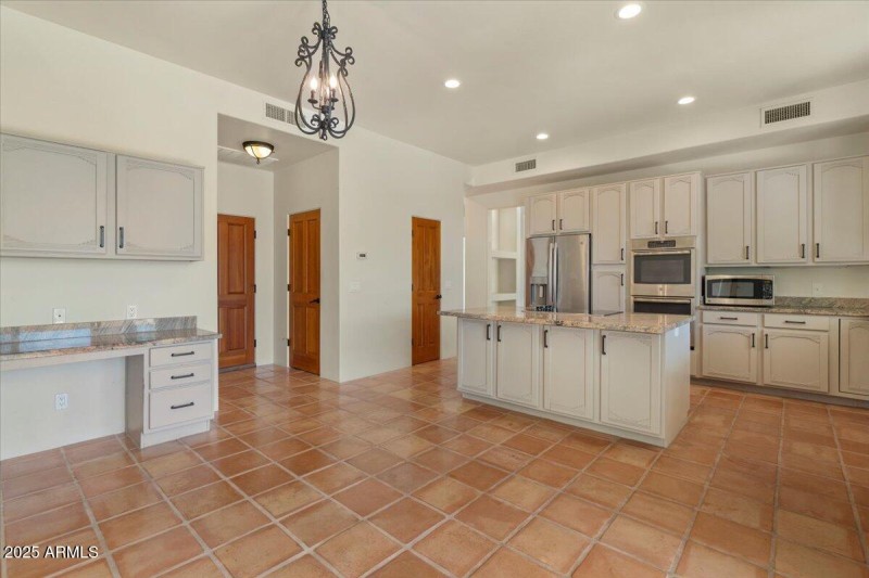 25-Dining and Kitchen