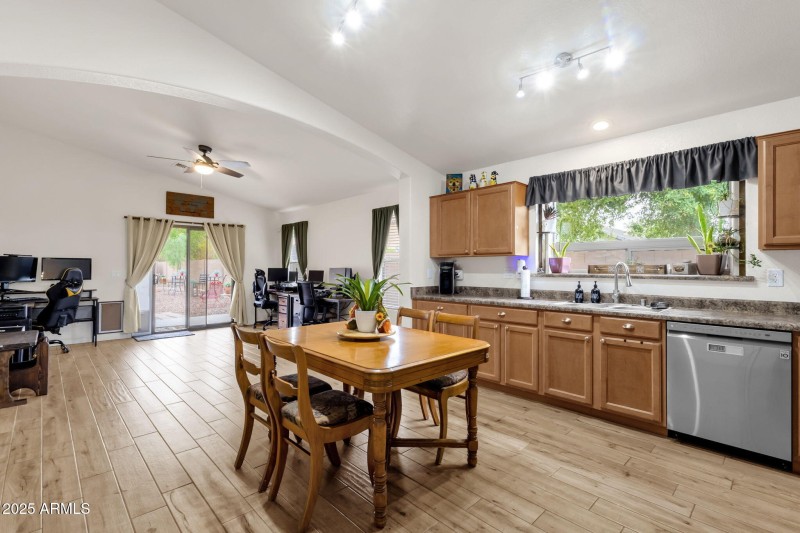Eat-In Kitchen