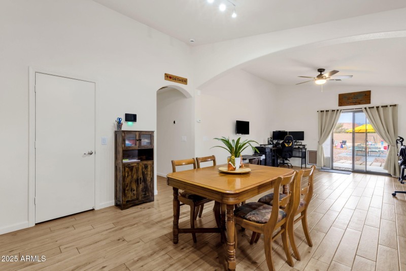 Eat-In Kitchen