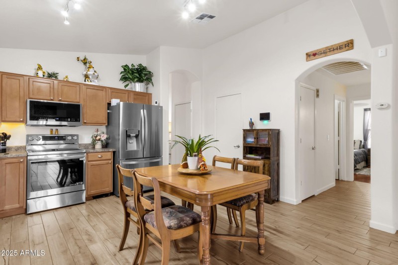 Eat-In Kitchen
