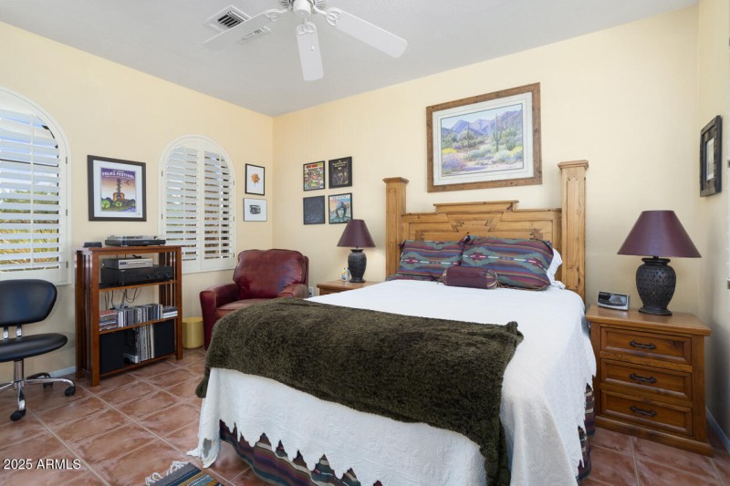 40-Guest-Bedroom