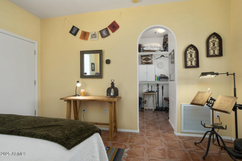 41-Guest-Bedroom