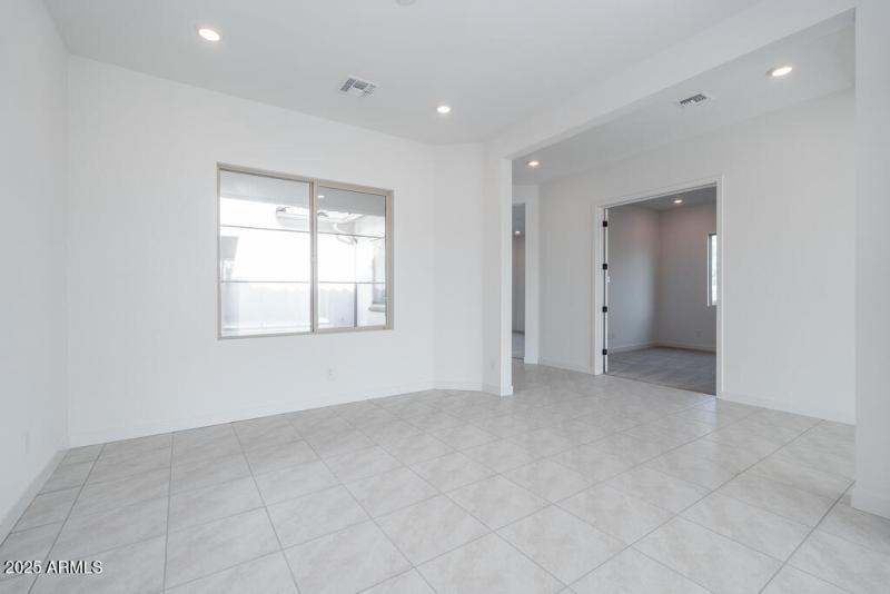 Tri Pointe Blossom Rock 554 - Flex Dinin