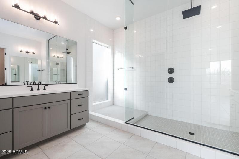 Tri Pointe Blossom Rock 554 - Primary Ba