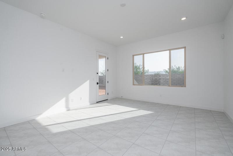 Tri Pointe Blossom Rock 554 - Primary Su