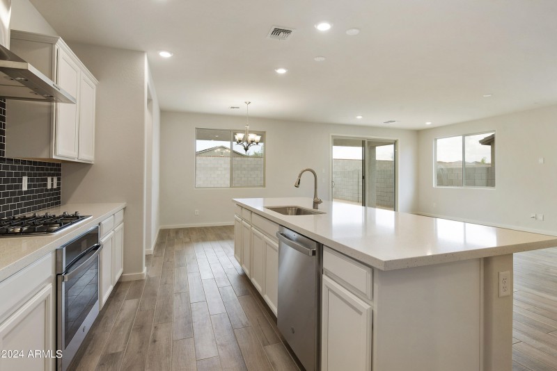 GOURMET KITCHEN
