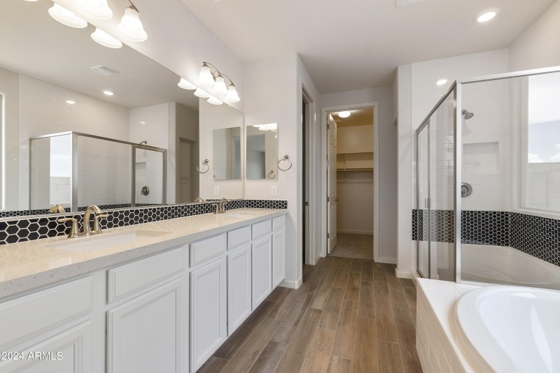 OWNER'S BATH
