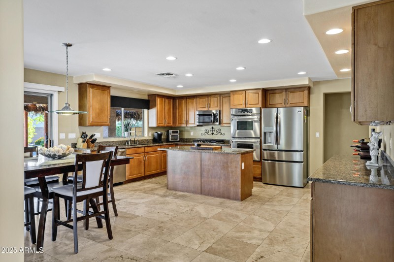 7555 E Laurel St-13