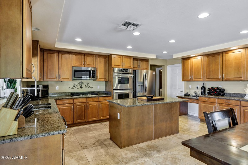 7555 E Laurel St-15