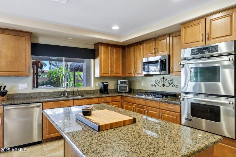 7555 E Laurel St-16