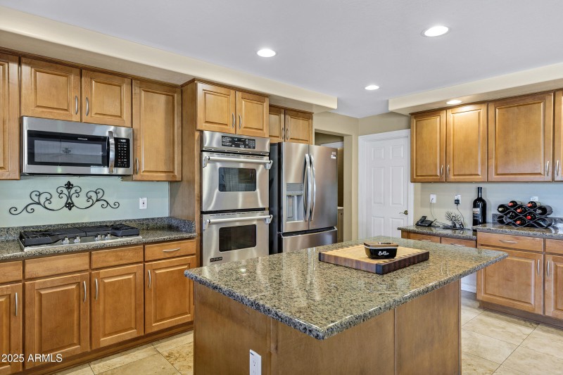 7555 E Laurel St-17