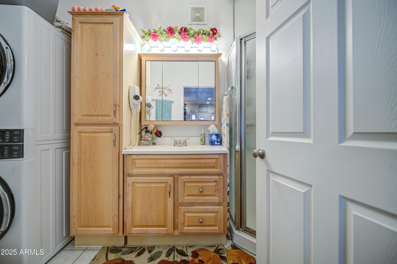 Bathroom 1-pic 1