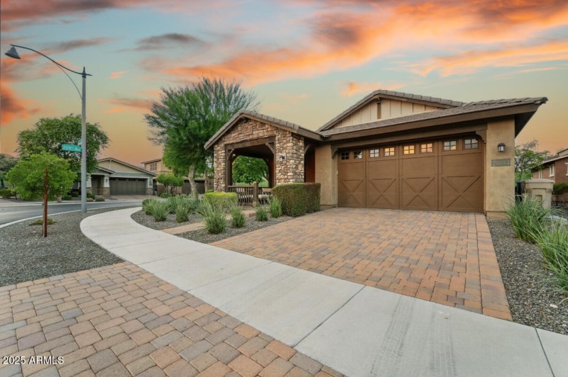 20884 W Minnezona Ave-03