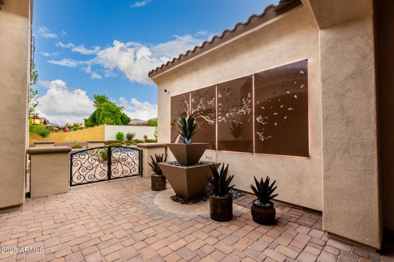Black_Rock_Courtyard_2