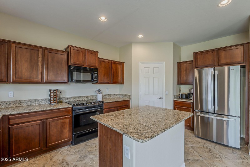 33-web-or-mls-Palm Springs Trail-16