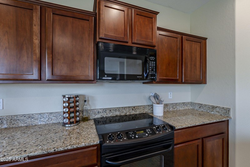 37-web-or-mls-Palm Springs Trail-20