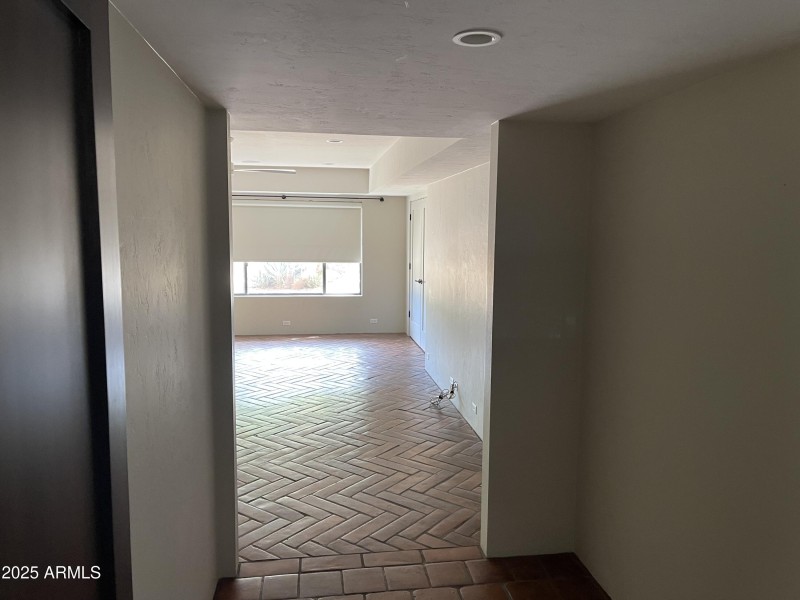 23 master bedroom entry