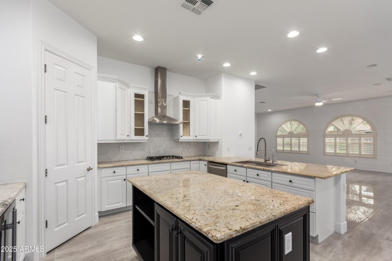 683c77_17 - Buckboard