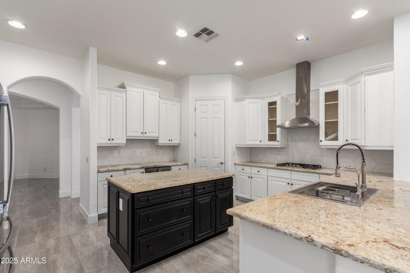 683c77_15 - Buckboard