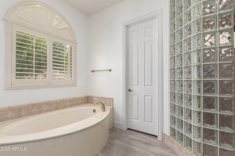 683c77_23 - Buckboard