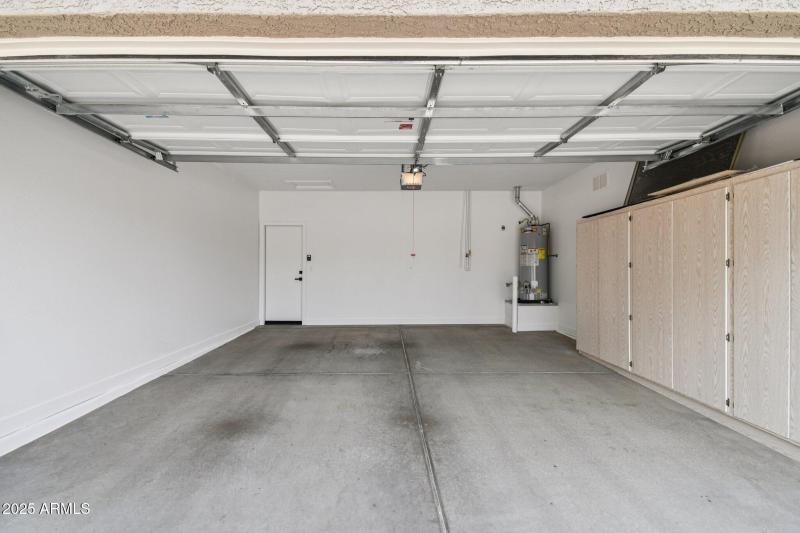 Garage w/storage