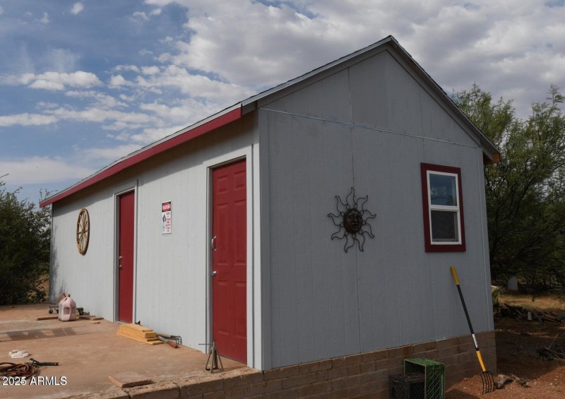 Brand new Work shop bonus room