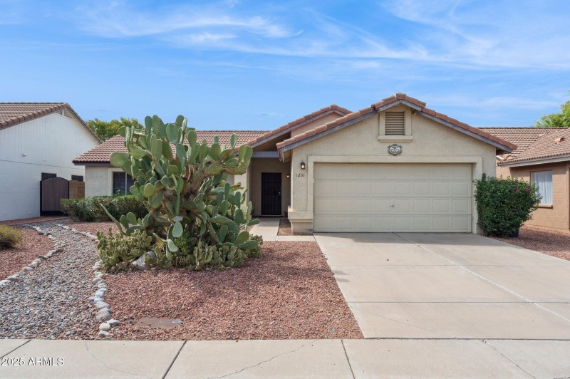 1-web-or-mls-1231-e-douglas-ave