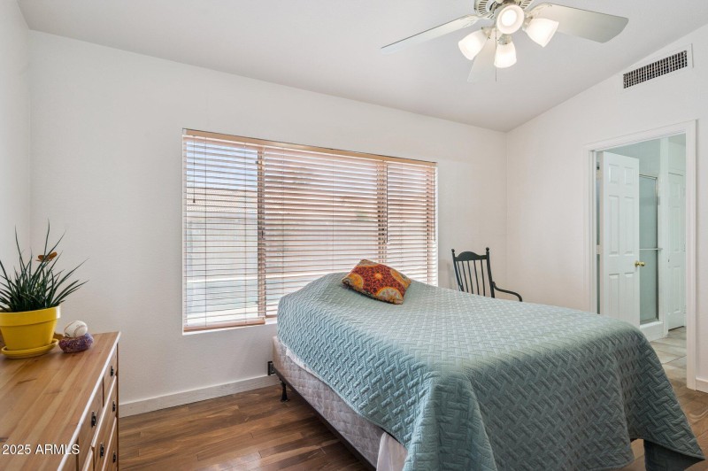 14-web-or-mls-1231-e-douglas-ave