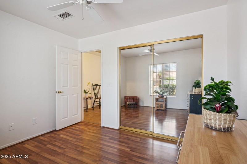 21-web-or-mls-1231-e-douglas-ave