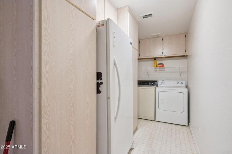 22-web-or-mls-1231-e-douglas-ave
