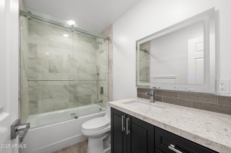 052-Guest Suite Bath