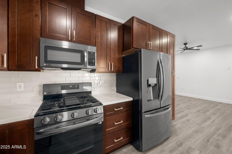 057-17735-E-Mews-Rd-58