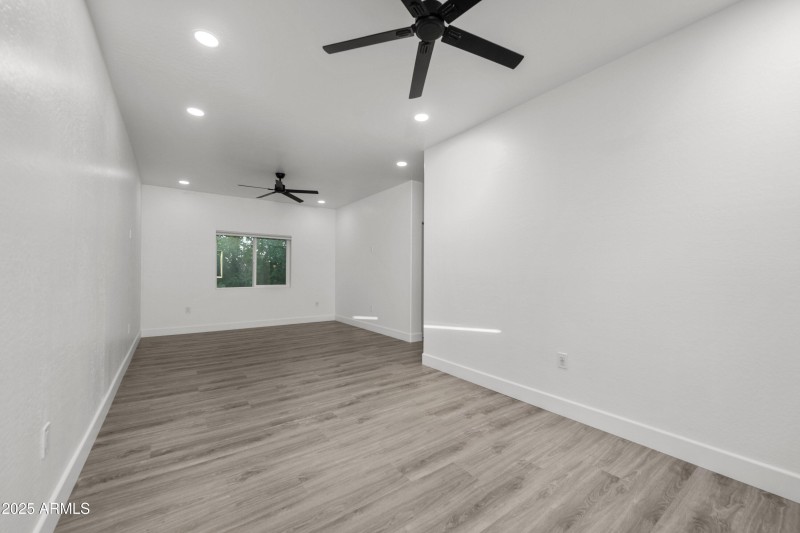 064-17735-E-Mews-Rd-65