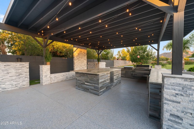 085-Outdoor Kitchen